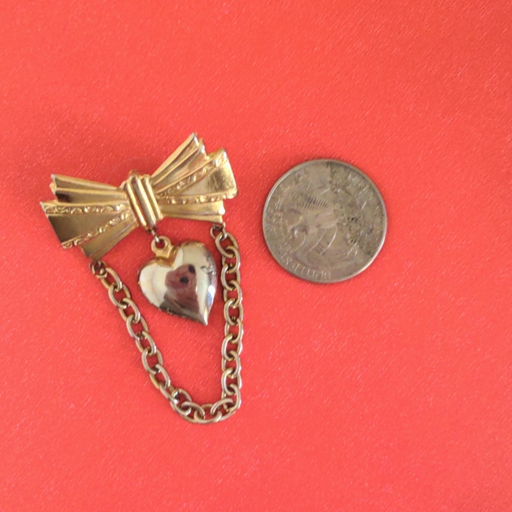 🌞🌞Gold Bow w/ Heart Charm Earring / Pin or Brooch